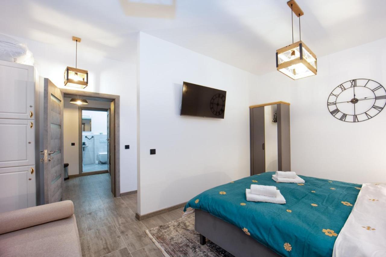 The Bear'S Den In Old City Centre Brasov Ngoại thất bức ảnh