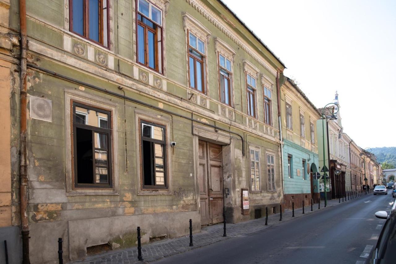 The Bear'S Den In Old City Centre Brasov Ngoại thất bức ảnh